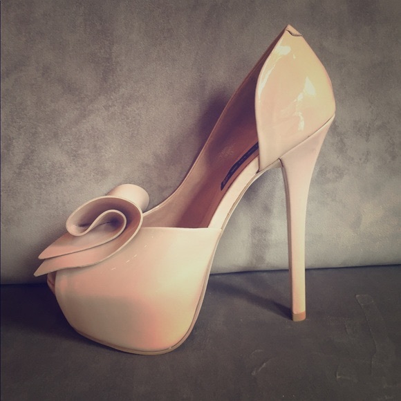 BLUSH Bow patent leather peep toe heels - Picture 15 of 15